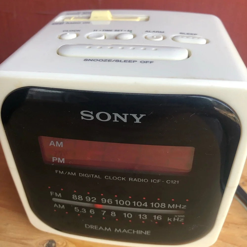 Sony White  and Black FM/AM Digital Clock Radio